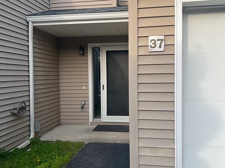 37 Preakness Way — Photo 2