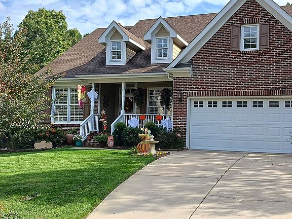 3rd image of 2952 Dargan Hills Dr