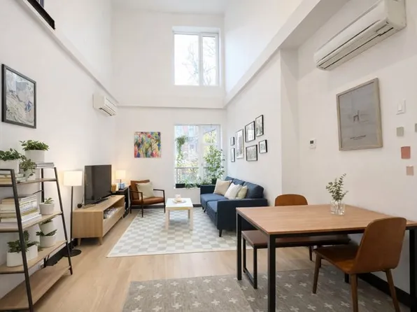 118 Tompkins Avenue image 1 of 9