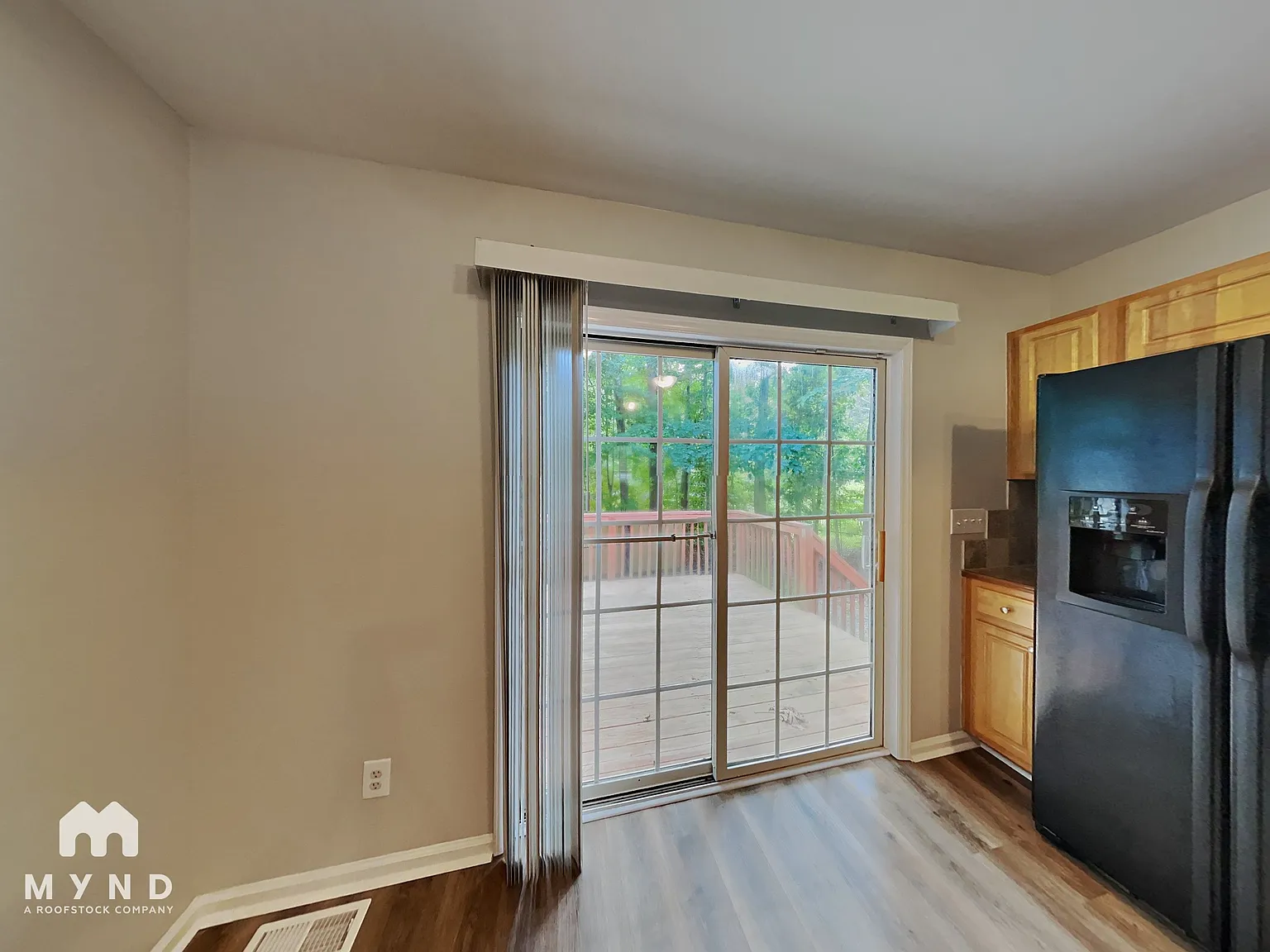 3 bed, 2.0 bath, 1050 sqft, $1,975 — Photo 4