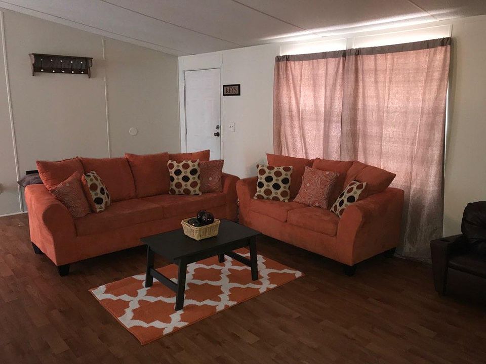 Liv Room looking at front door