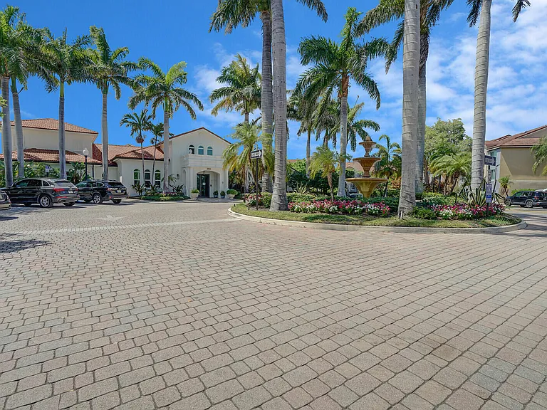 611 Villa Cir — Photo 23