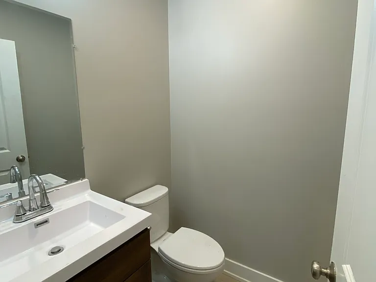 1836 W Augusta Blvd — Photo 15