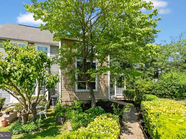 15384 Gatehouse Ter, Woodbridge, VA 22191