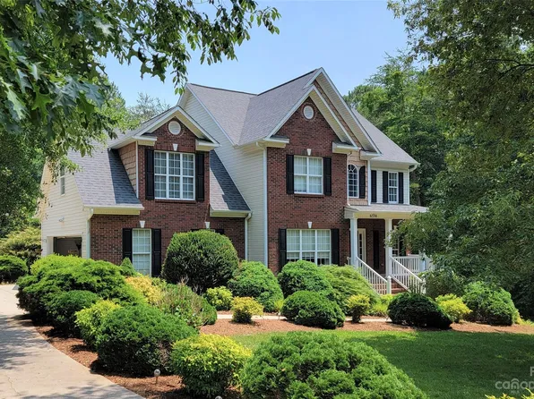 6530 Emory Dr, Hickory, NC 28601