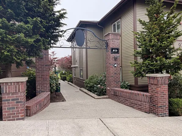 973 NE Ingram St #A303, Issaquah, WA 98029