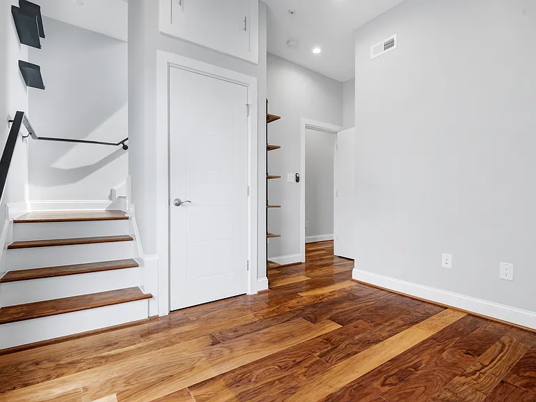 1105 7th St NE #2 — Photo 11