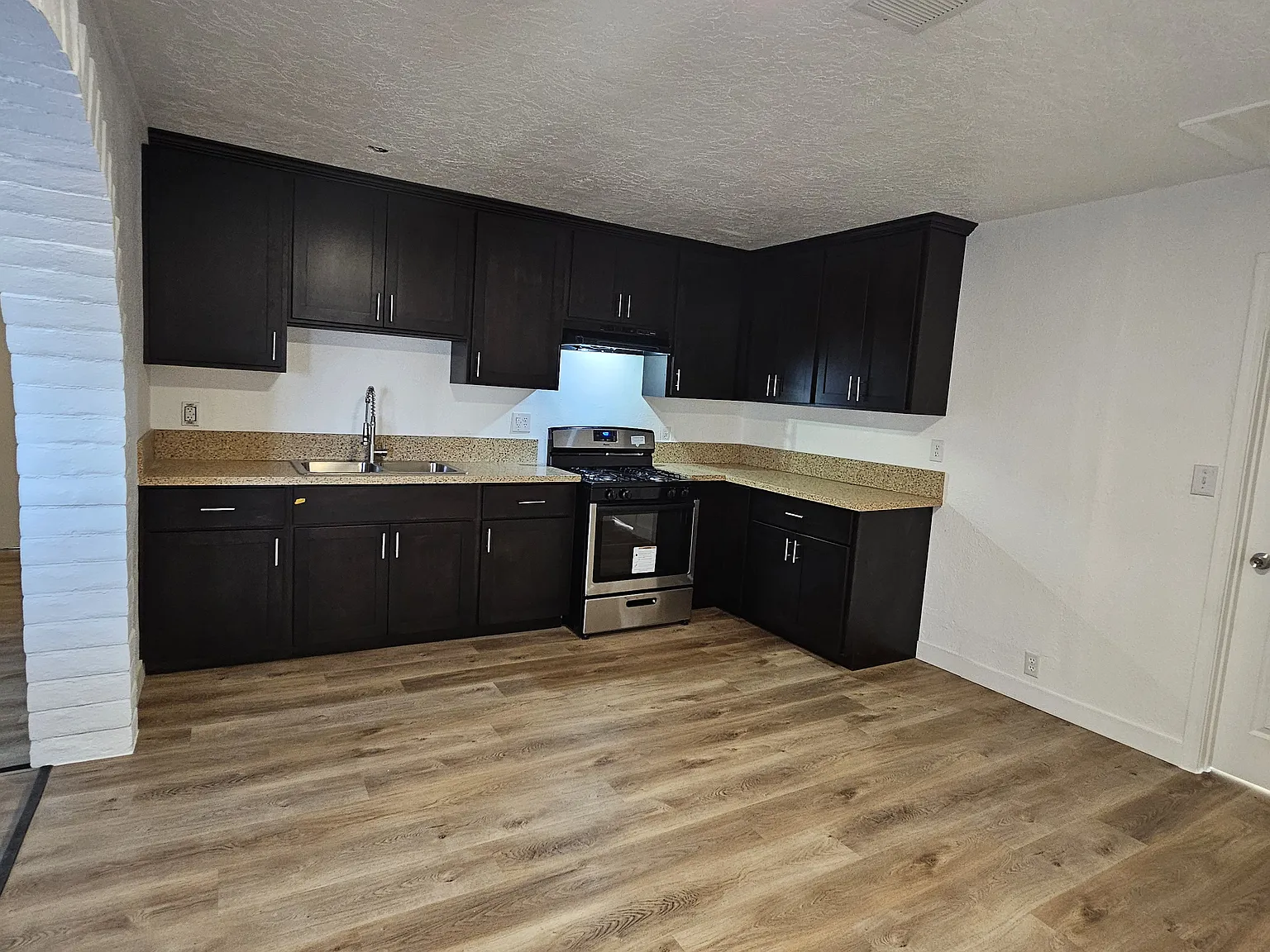 4 bed, 2700 sqft, $1,995 — Photo 4