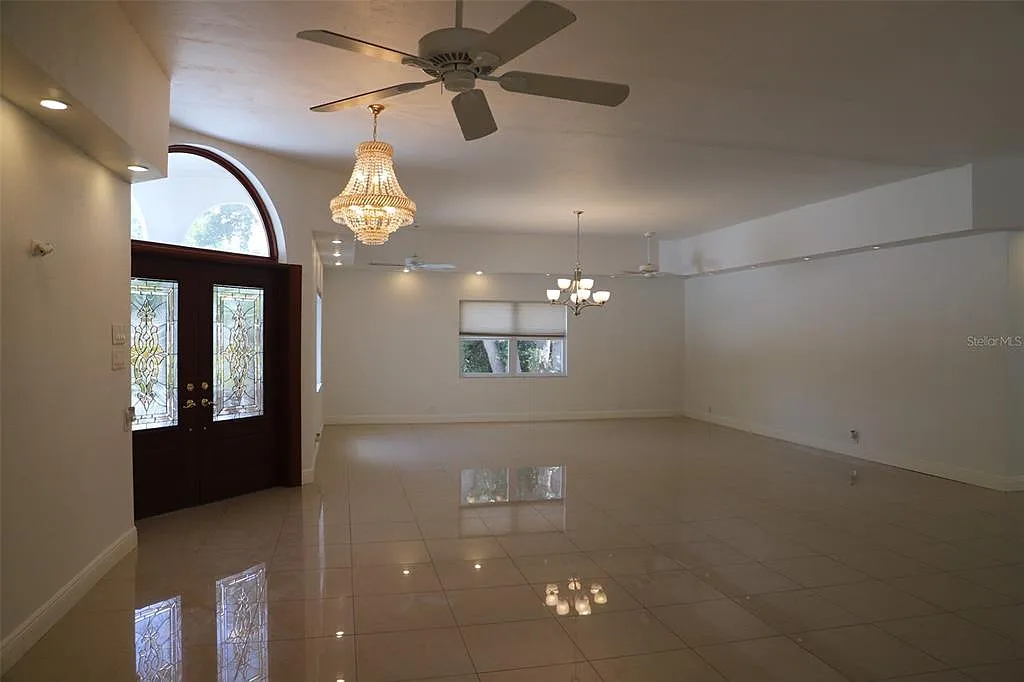 5 bed, 4.0 bath, 4200 sqft, $4,700 — Photo 3