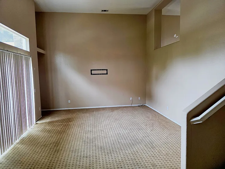 670 S Magnolia Ave — Photo 1