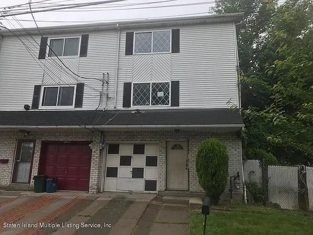 16 Post Ln photo 1