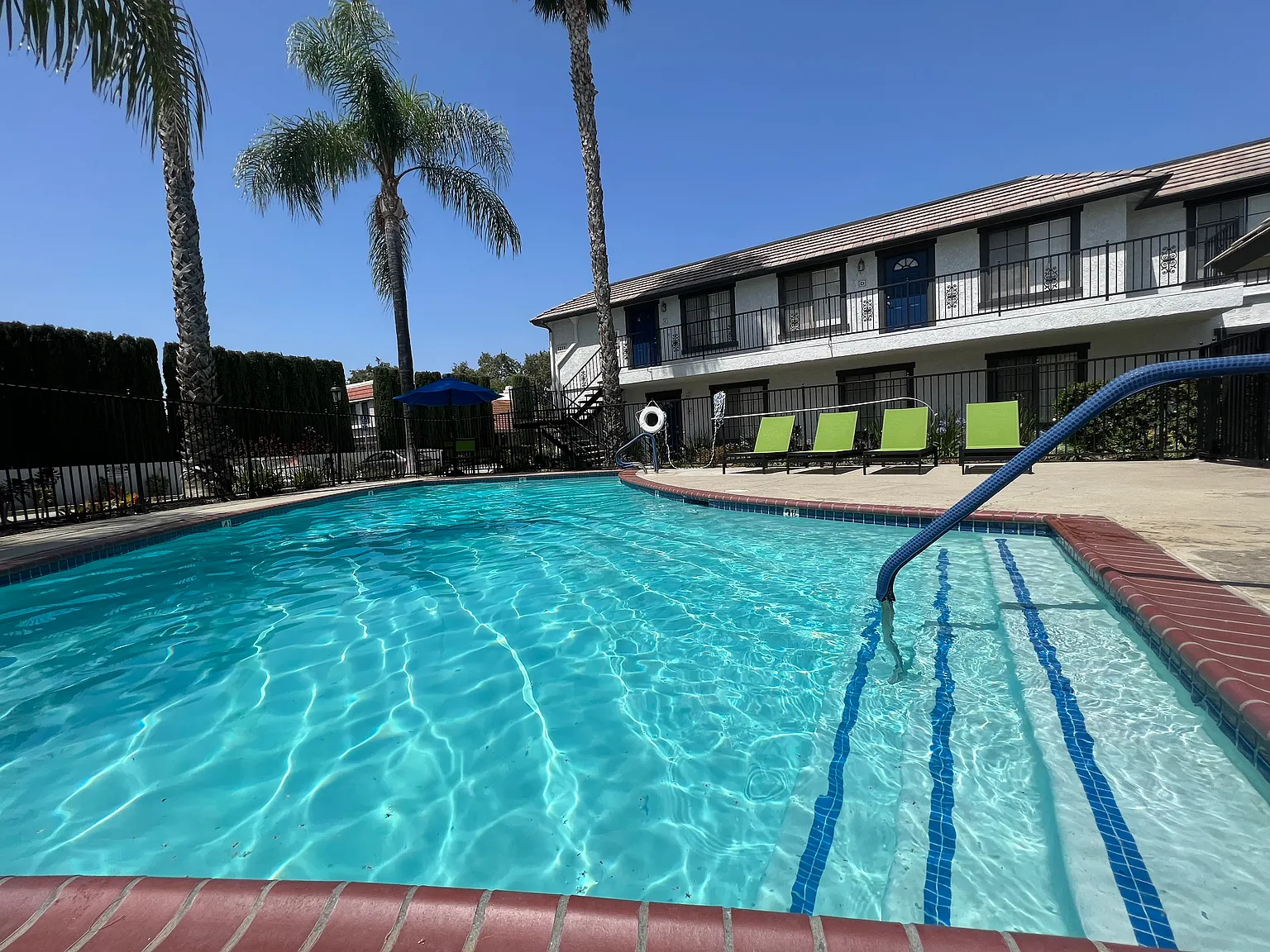 Charter Oaks Apartment Homes — Photo 3