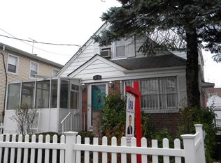 70-18 165th St, Fresh Meadows, NY 11365