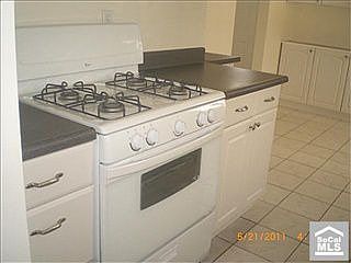 4th image of 1119 W Rowland Ave