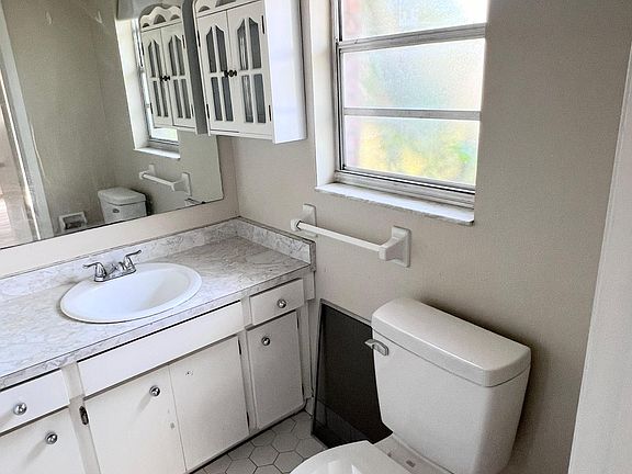 4th image of 101 Broward Dr