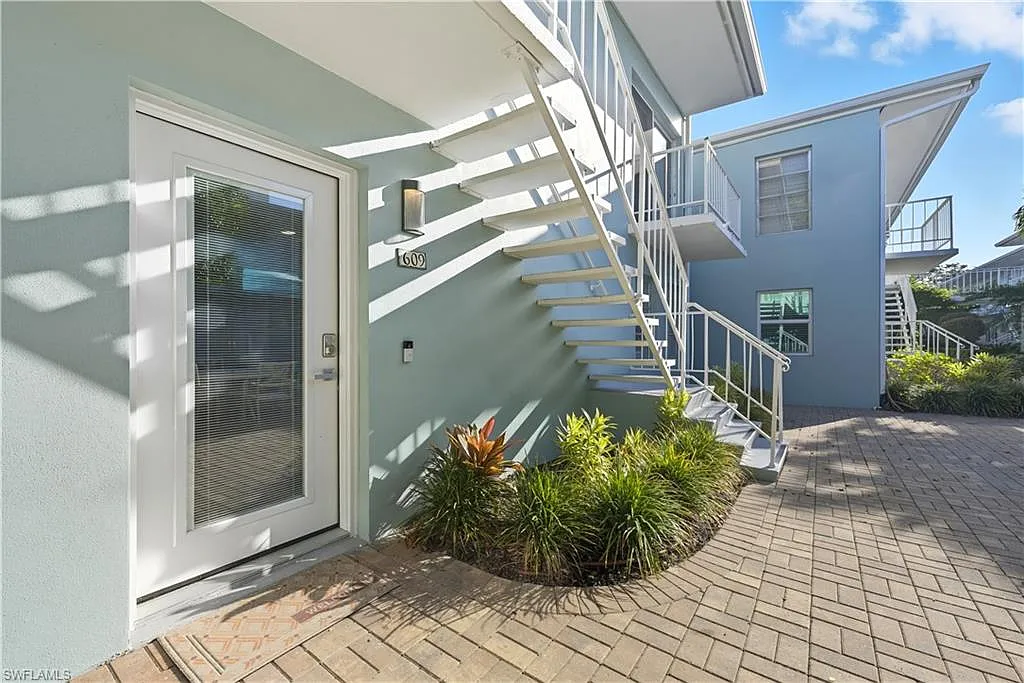 2 bed, 2.0 bath, 860 sqft, $8,000 — Photo 3