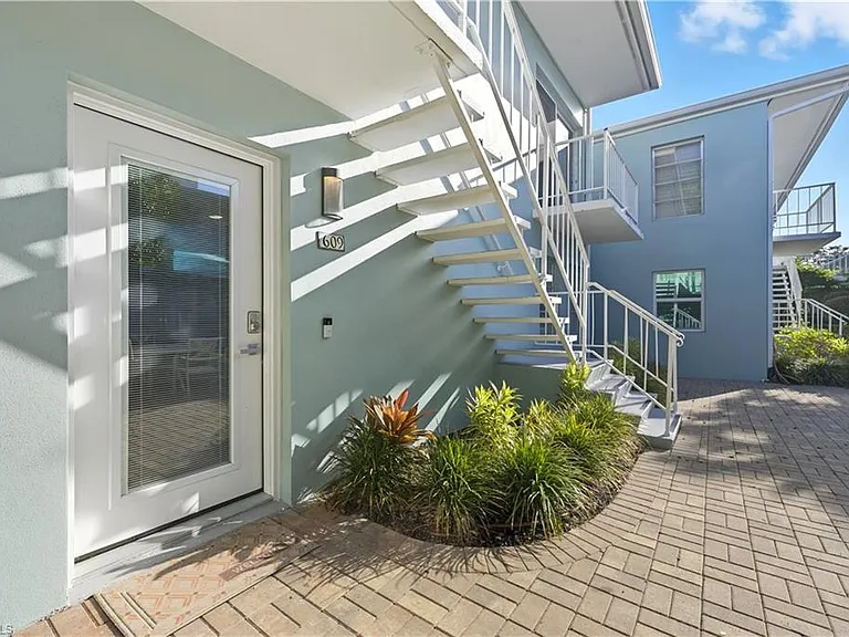 609 12th Ave S #609 — Photo 3