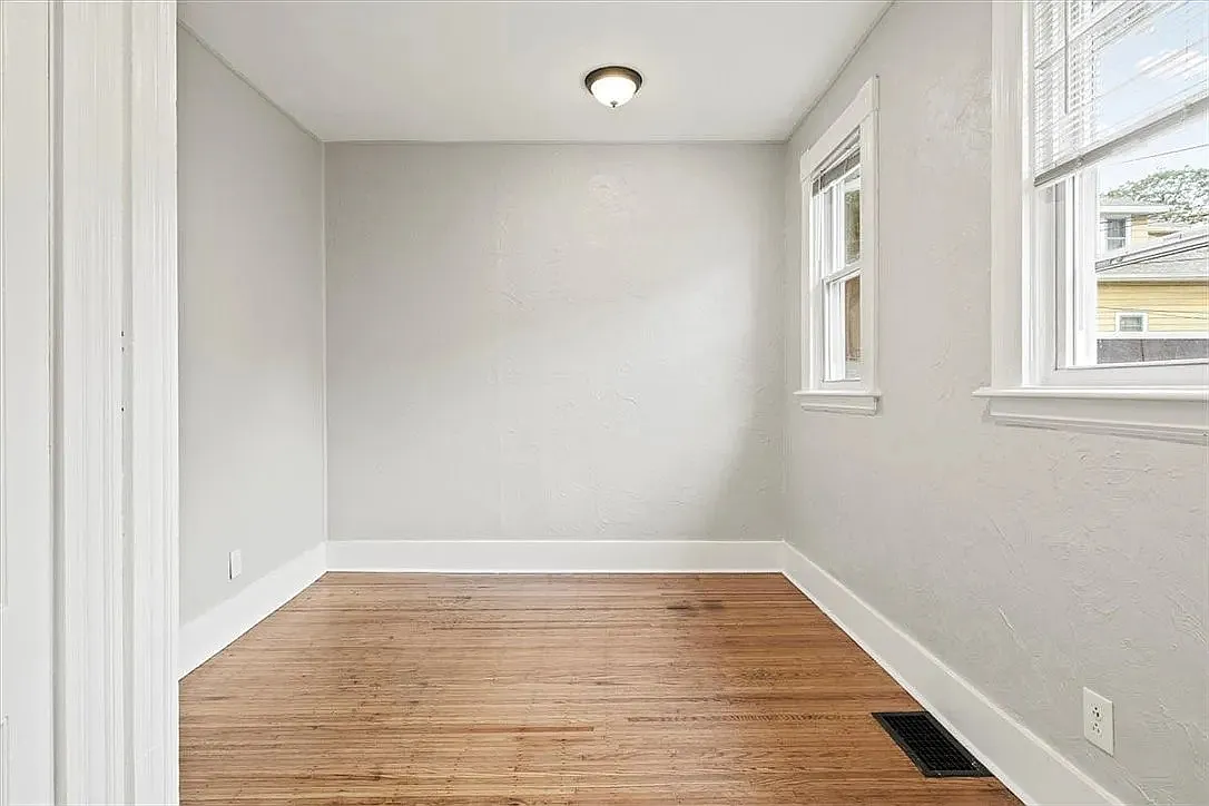165 Thurston Rd — Photo 4