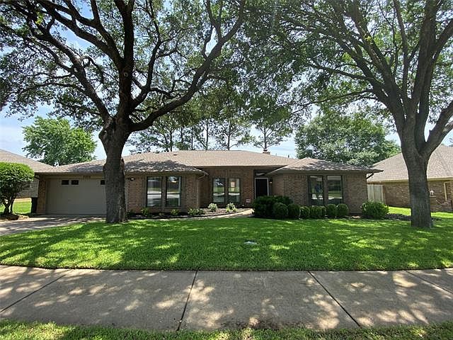 1st image of 2076 Parkridge Dr