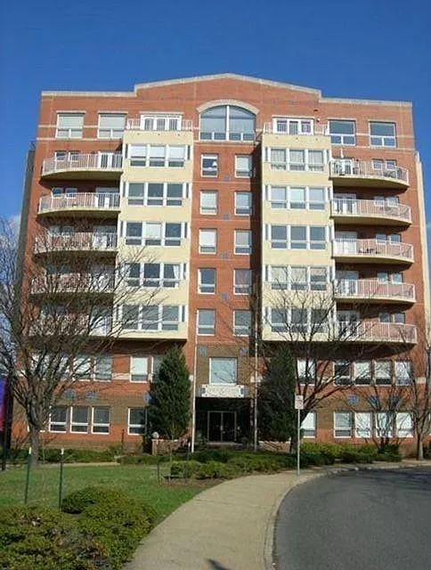 250 W Main St #404