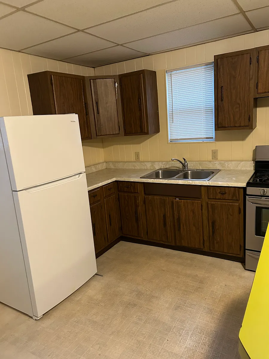 Building Photo - 1129 Elm St #2