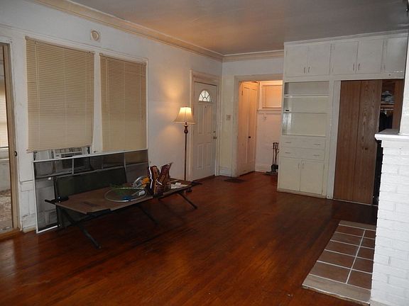 4th image of 1164 E Maple St