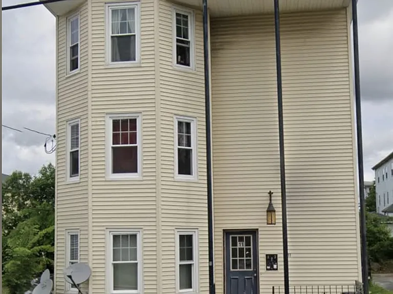 11 Bourne St #2 — Photo 1