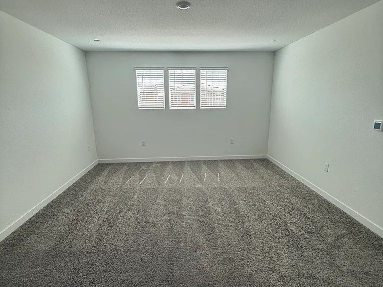 1059 Silverstone Way — Photo 10