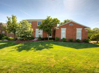8873 Cobblestone Cir, Plymouth, MI 48170