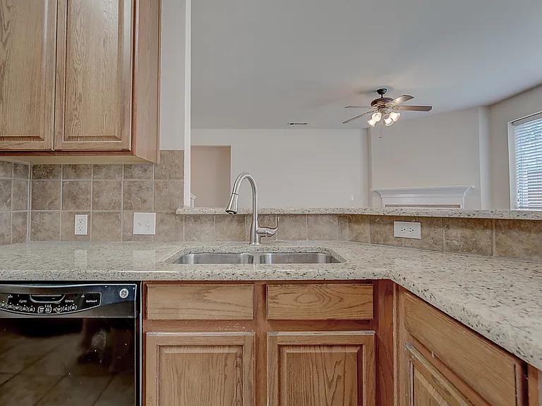 2609 Monroe Dr — Photo 11