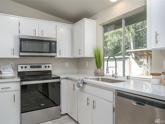 5th image of 5701 190th Ave E