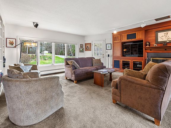 3rd image of 33 Rolling Ridge Road