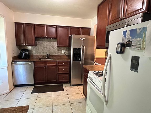 3rd image of 6445 Gildar St