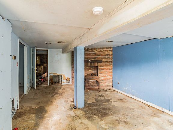5th image of 122 Clubhouse Dr