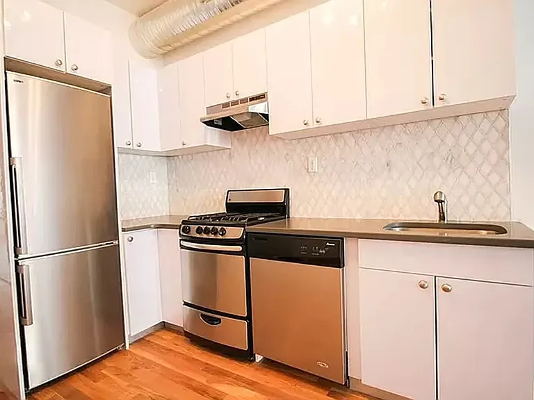 215 Knickerbocker Ave #2L — Photo 2
