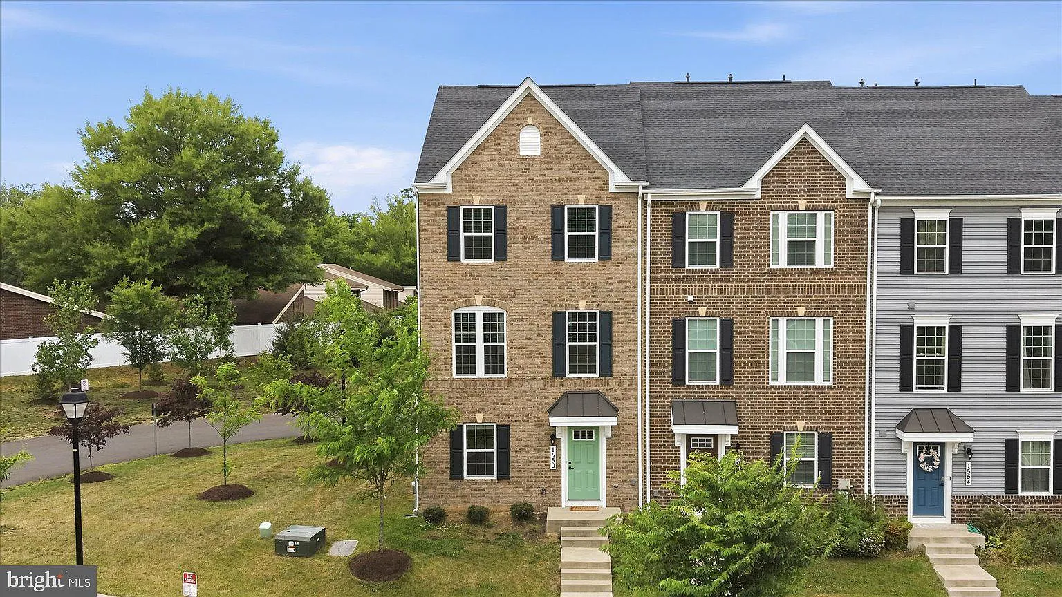 3 bed, 4.0 bath, 1680 sqft, $3,450 — Photo 2