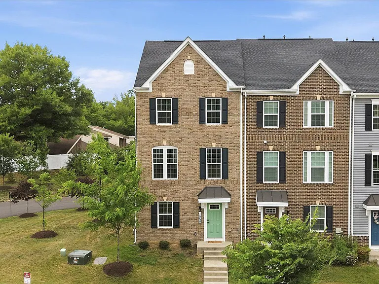 1550 Adamson Way — Photo 2