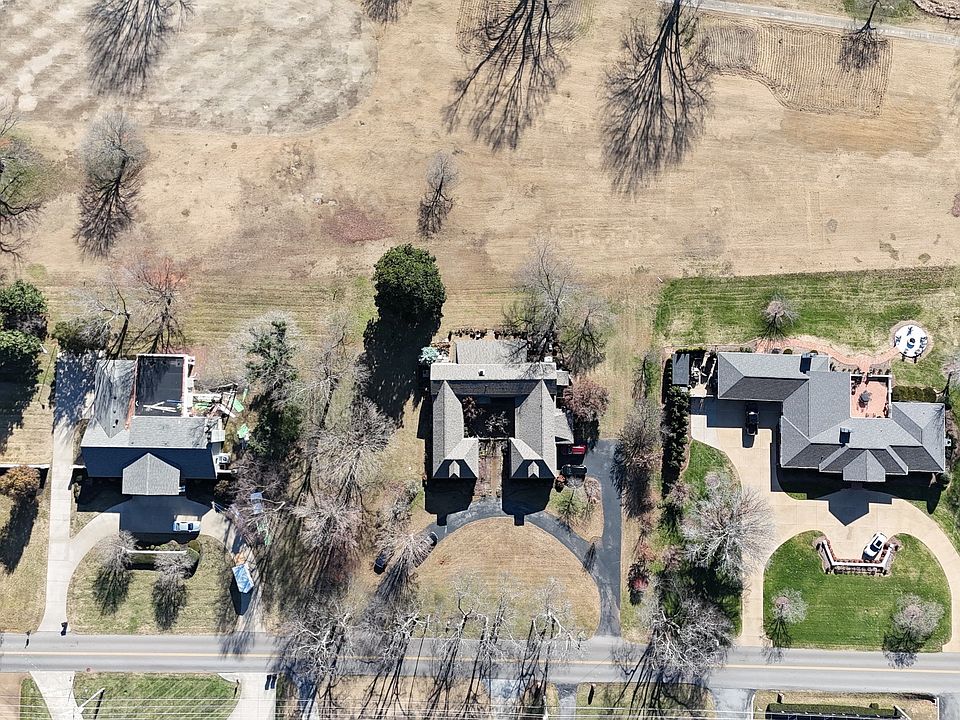 1st image of 1605 Riverview Dr