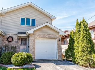 8324 W 95th St, Hickory Hills, IL 60457