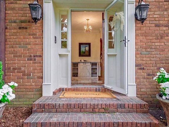 2nd image of 2760 Holly Spring Dr