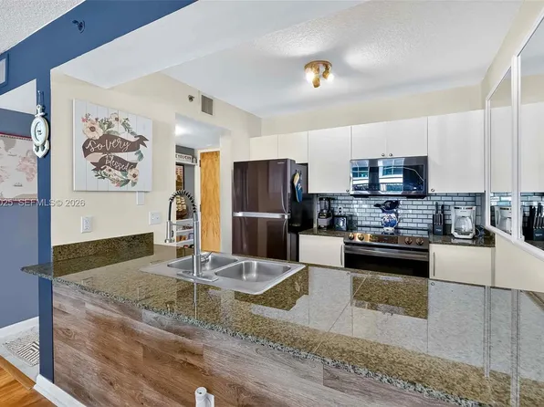 1200 Brickell Bay Dr APT 3914, Miami, FL 33131