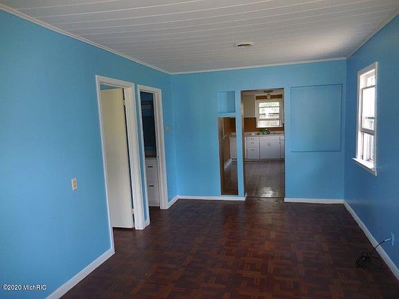 5th image of 40 Janet Ave SE