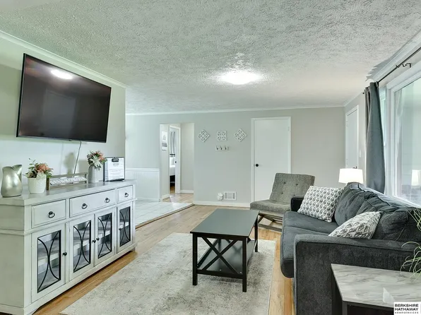 1850 N 228th Plz, Elkhorn, NE 68022