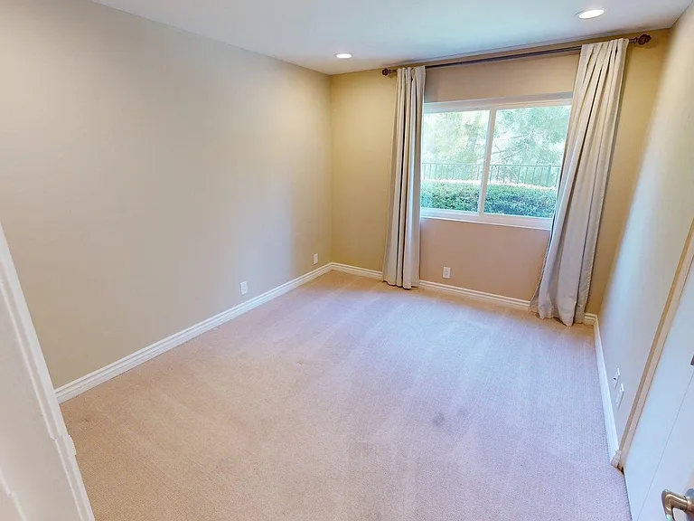 2080 Channelford Rd — Photo 16