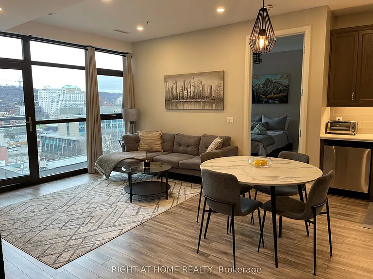 118 King St E #1015 — Photo 17