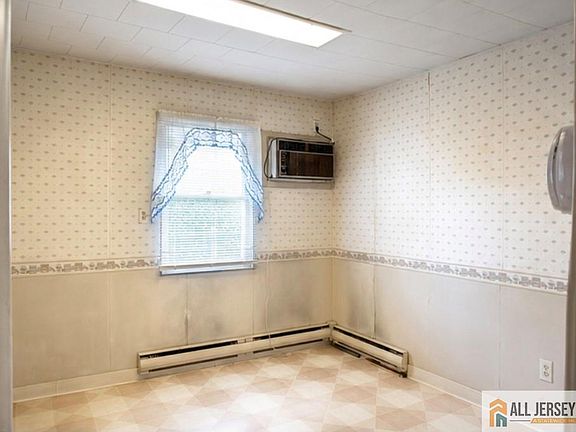 4th image of 413 Belgrade St