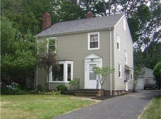 24104 E Groveland Rd, Beachwood, OH