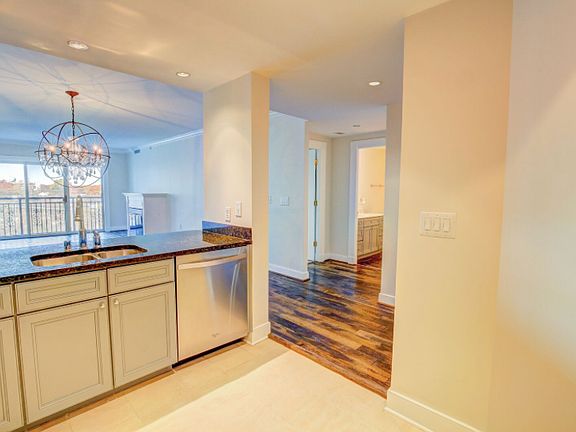 4th image of 5 Park Pl APT 610