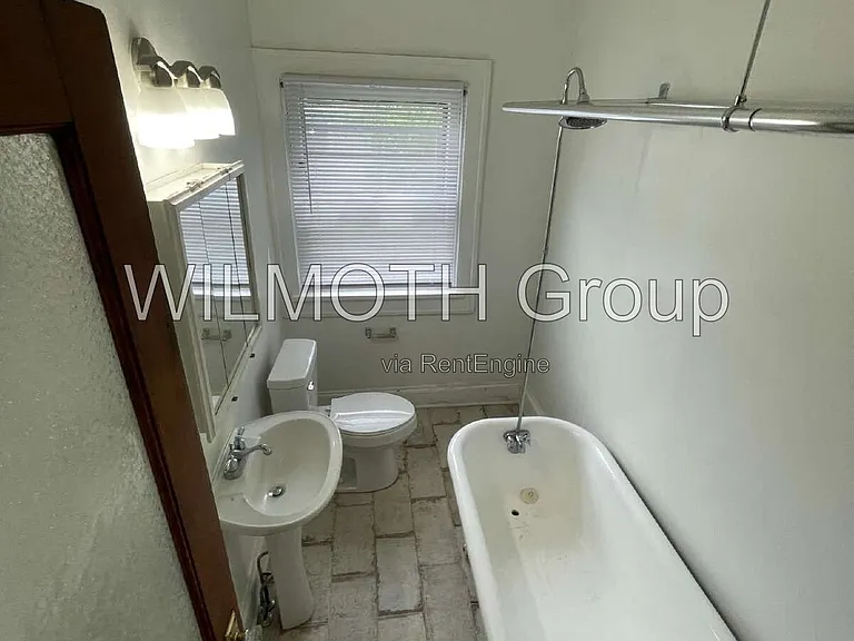 537 E 11th St #1 — Photo 12