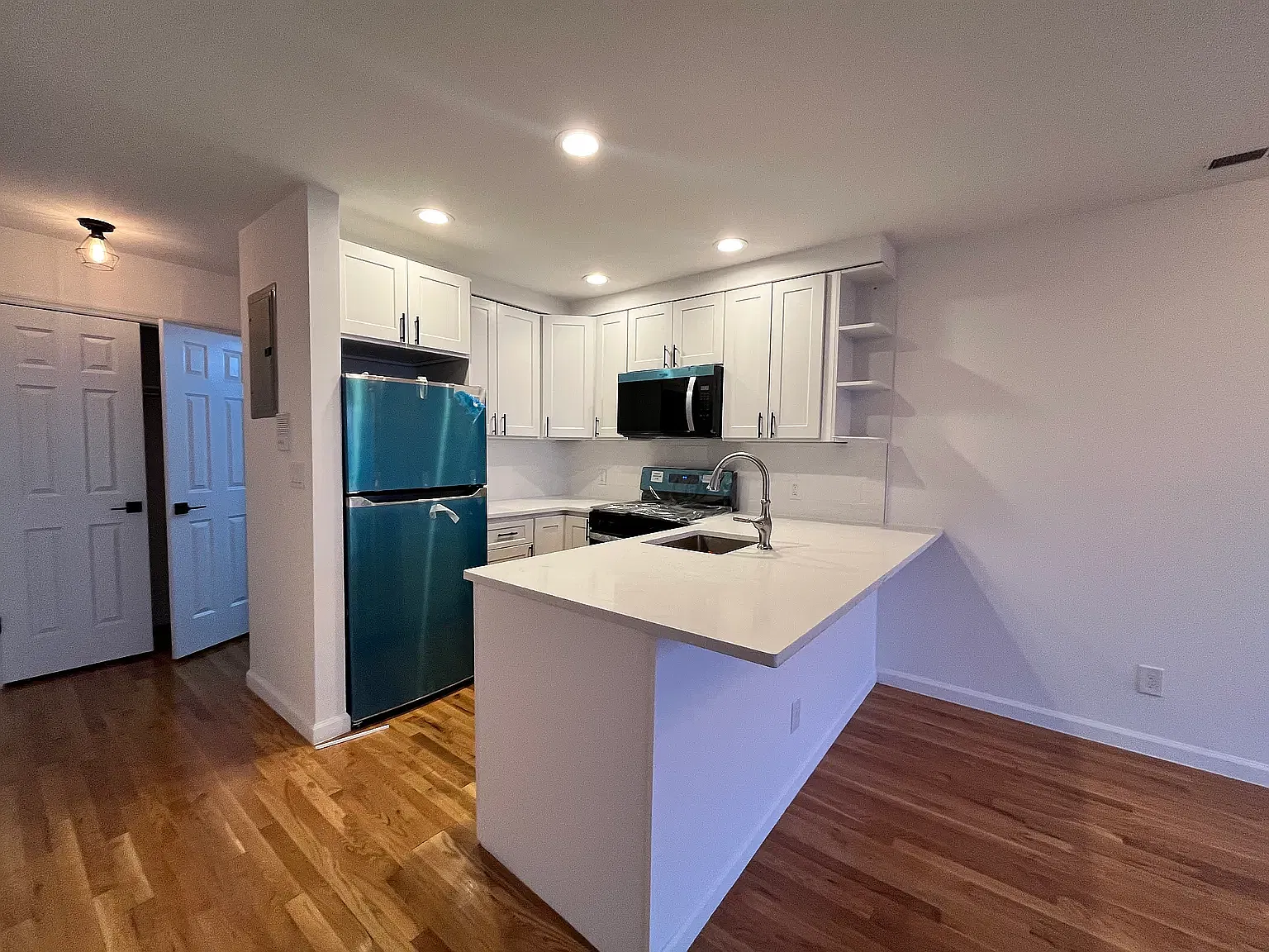 3 Patricia Lane — Photo 2